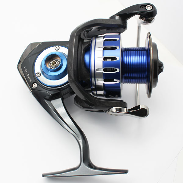 新品 ダイワ Daiwa スピニングリール 15 ソルティガ 4000H5