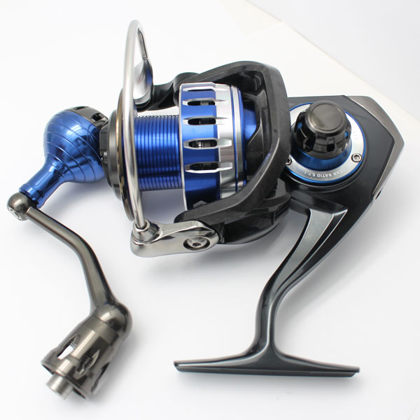 新品 ダイワ Daiwa スピニングリール 15 ソルティガ 4000H4